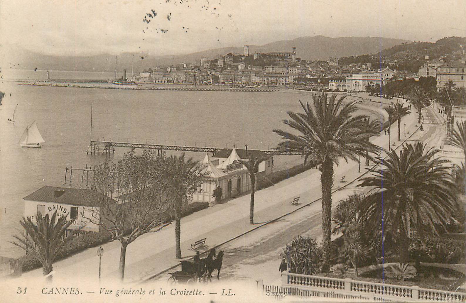 CPA Cannes Vue Generale et la Croisette