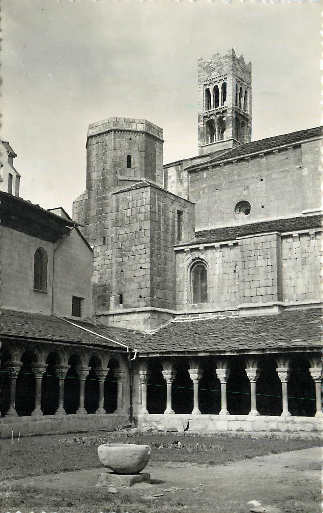 CPM Seo De Urgel Cloitres Romantiques de la Cathedrale XI et XIIe Siecles