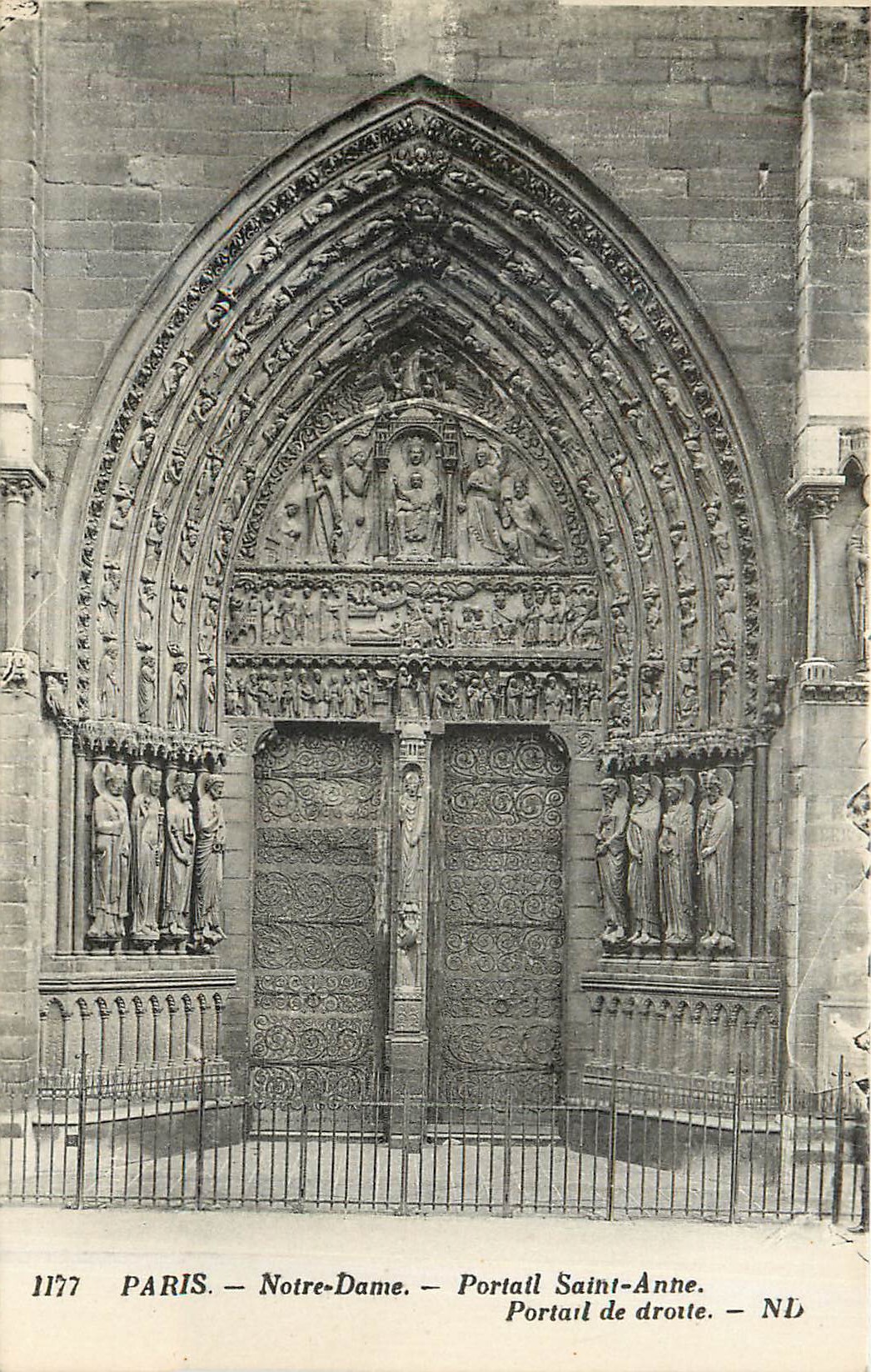 CPA Paris Notre Dame Portail Saint Anne Portail de Droite