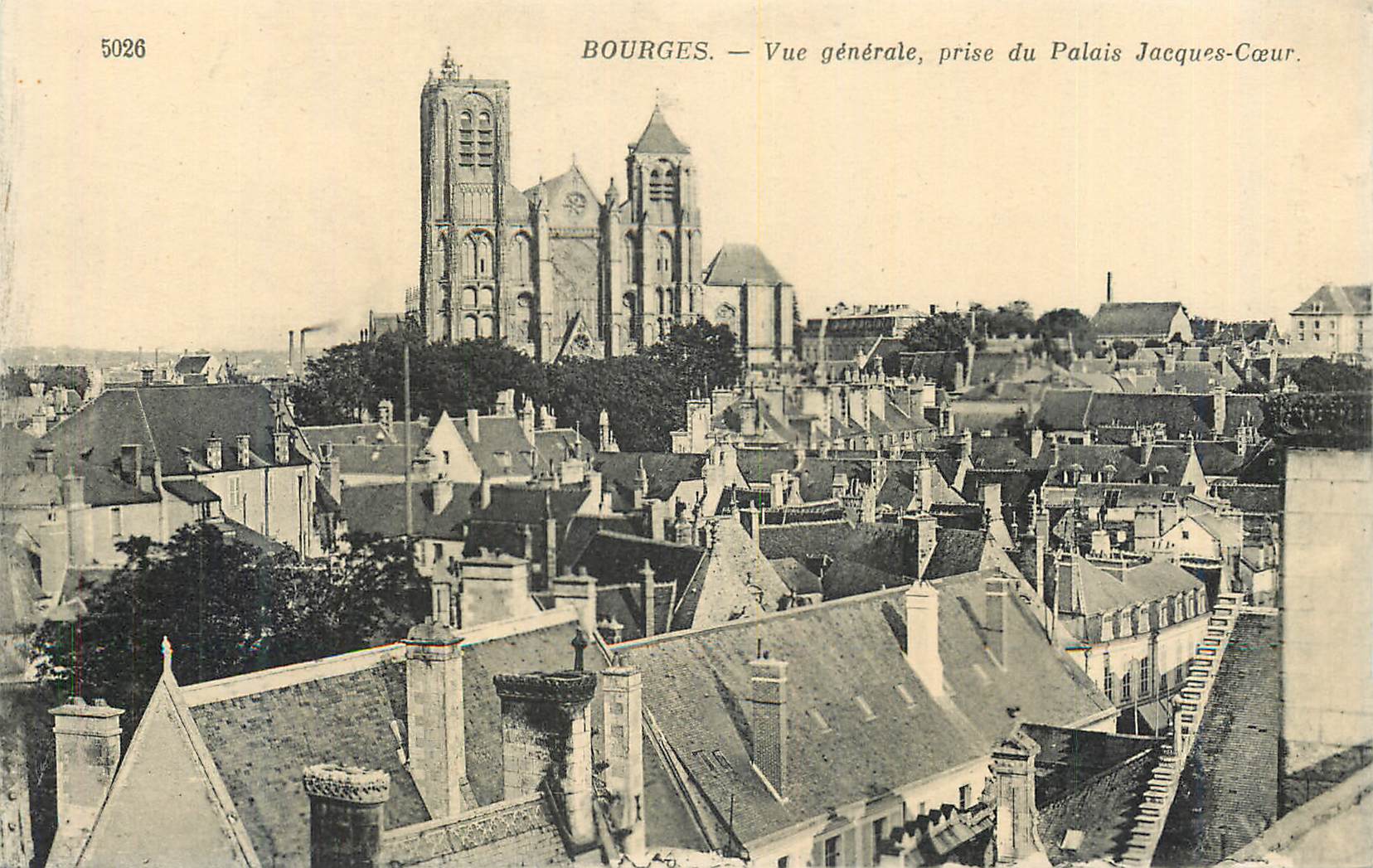 CPA Bourges Vue Generale prise du Palais Jacques Coeur