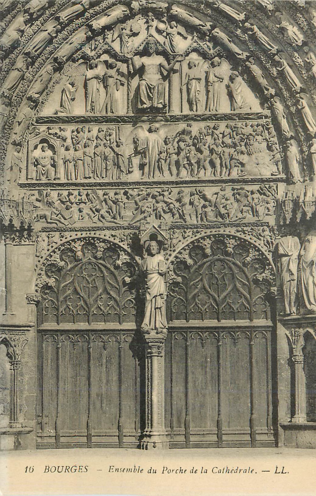 CPA Bourges Ensemble du porche de la cathedrale