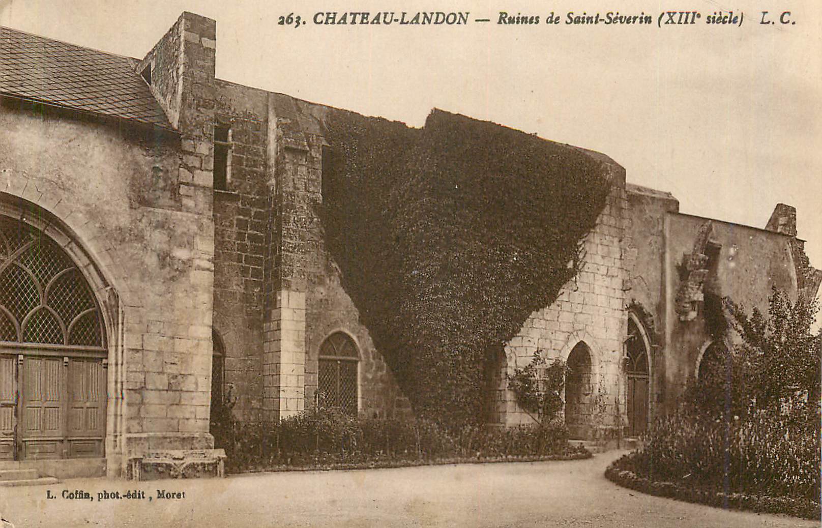 CPA Chateau Landon Ruines de Saint Severin (XIIIe siecle)