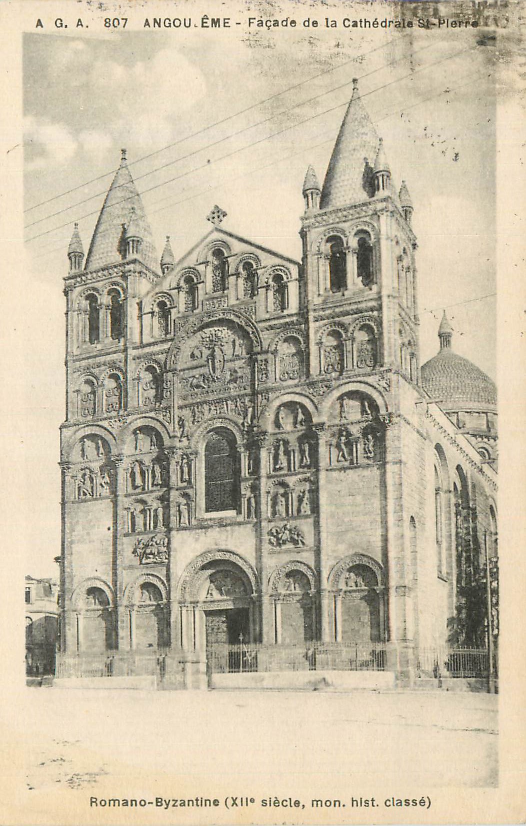 CPA Angouleme Facade de la Cathedrale St Pierre Romano Byzantine (XIIe S Mon Hist)