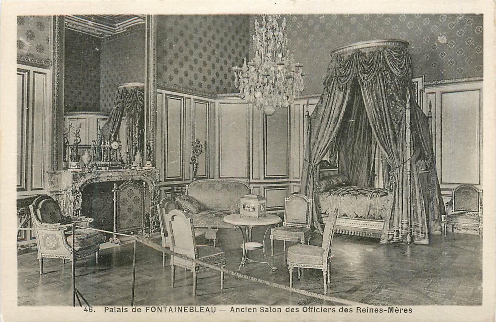 CPA Palais de Fontainebleau Ancien Salon des Officiers des Reines Meres
