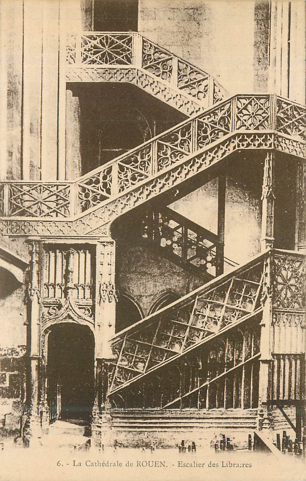 CPA La Cathedrale de Rouen Escalier des Libraires