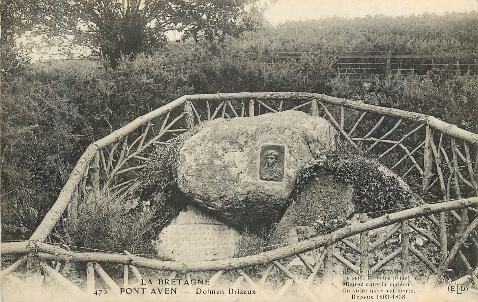 CPA Pont Aven La Bretagne Dolmen Brizeux
