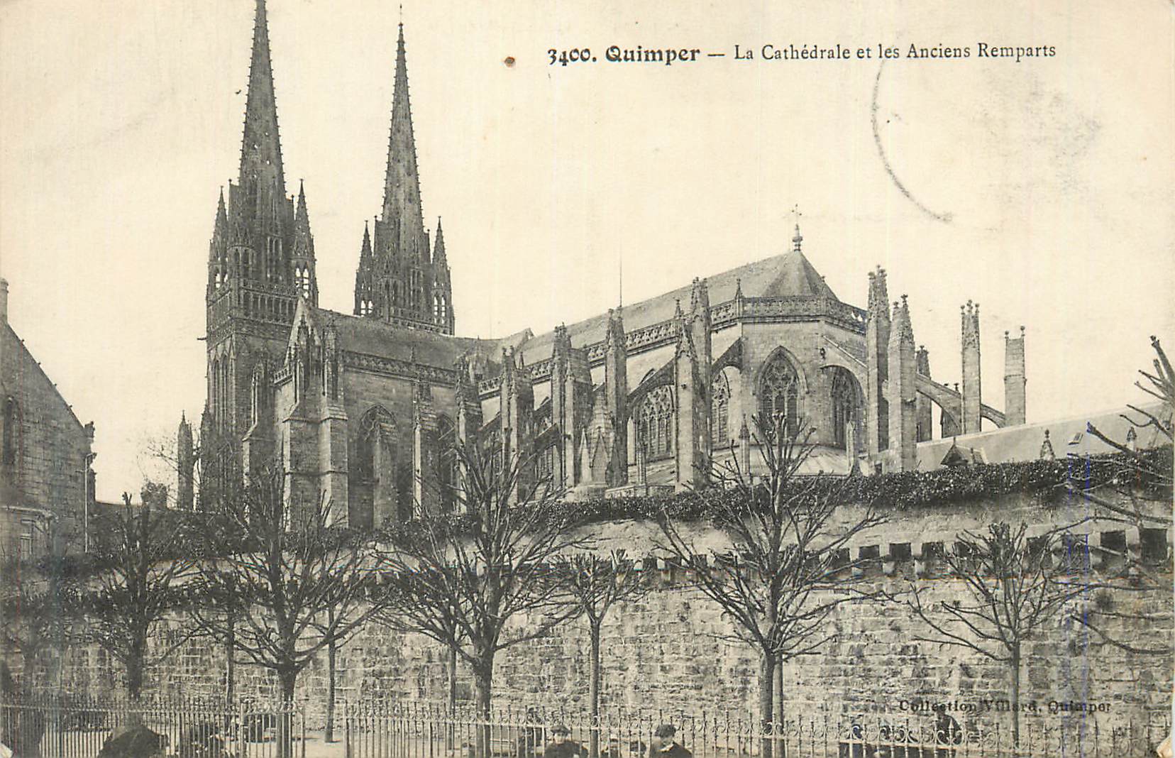 CPA Quimper La Cathedrale et les Anciens Remparts