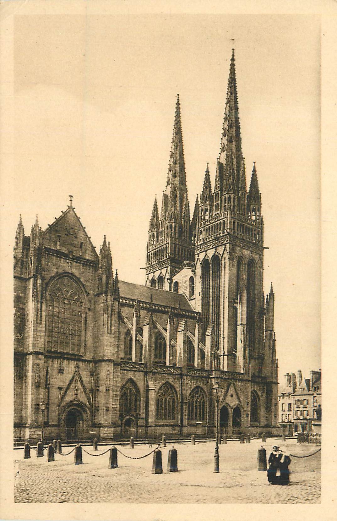 CPA Quimper La Cathedrale (Cote Nord)