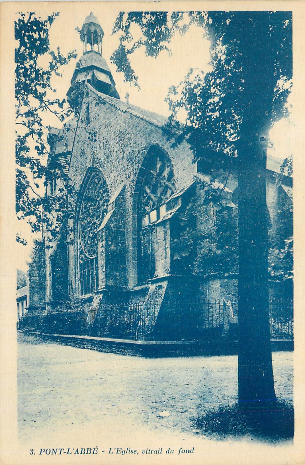 CPA Pont L'Abbe L'Eglise Vitrail du Fond