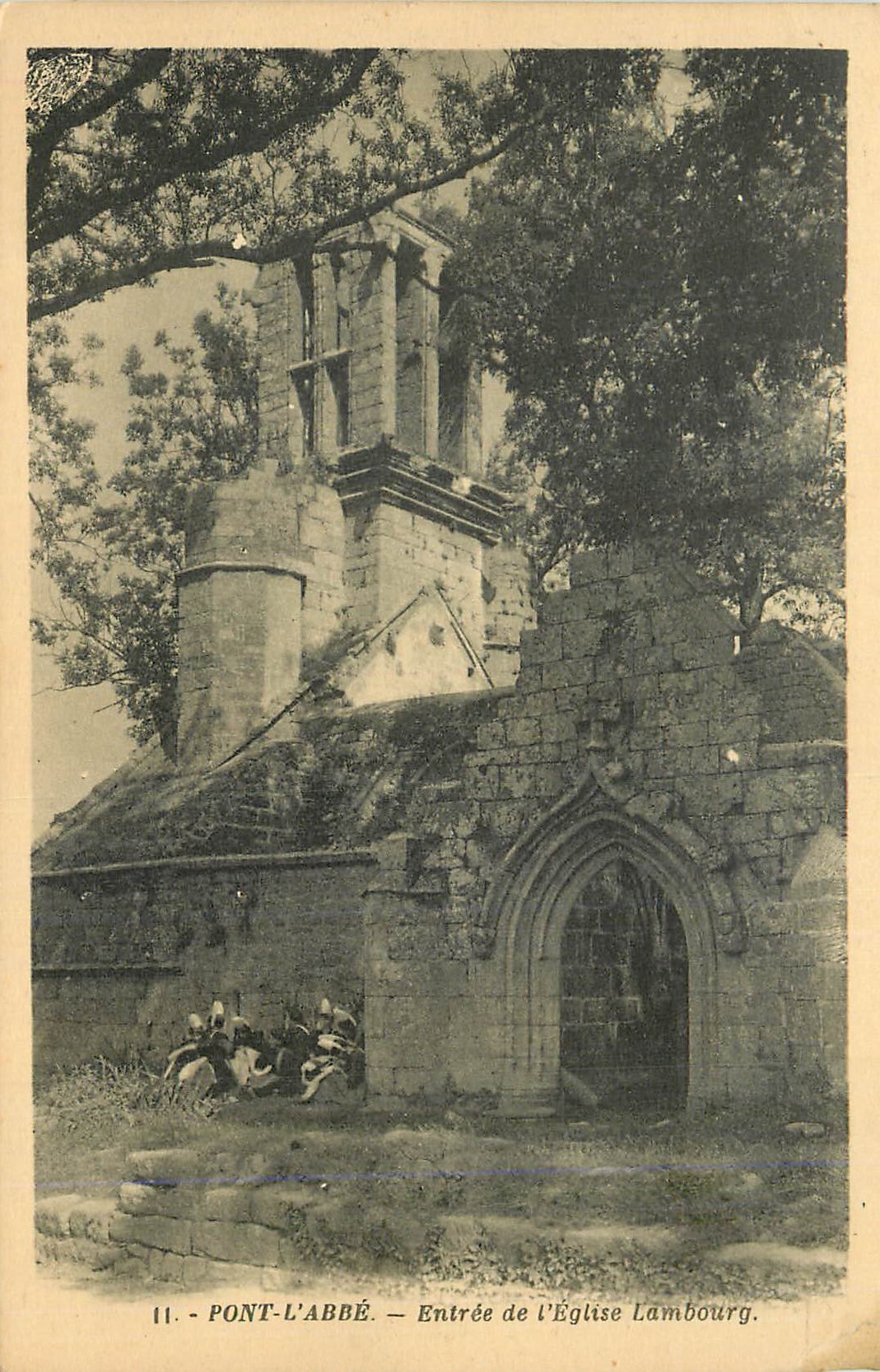 CPA Pont l'Abbe Entree de l'Eglise Lambourg