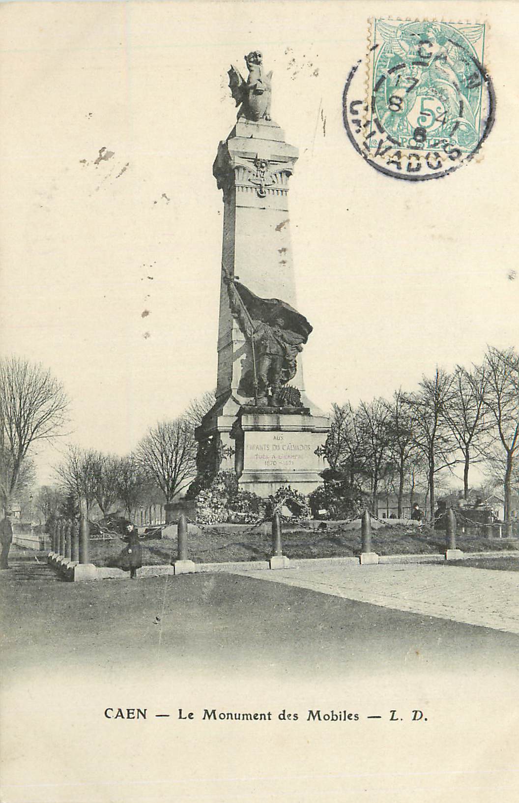 CPA Caen Le Monument des Mobiles Militaria