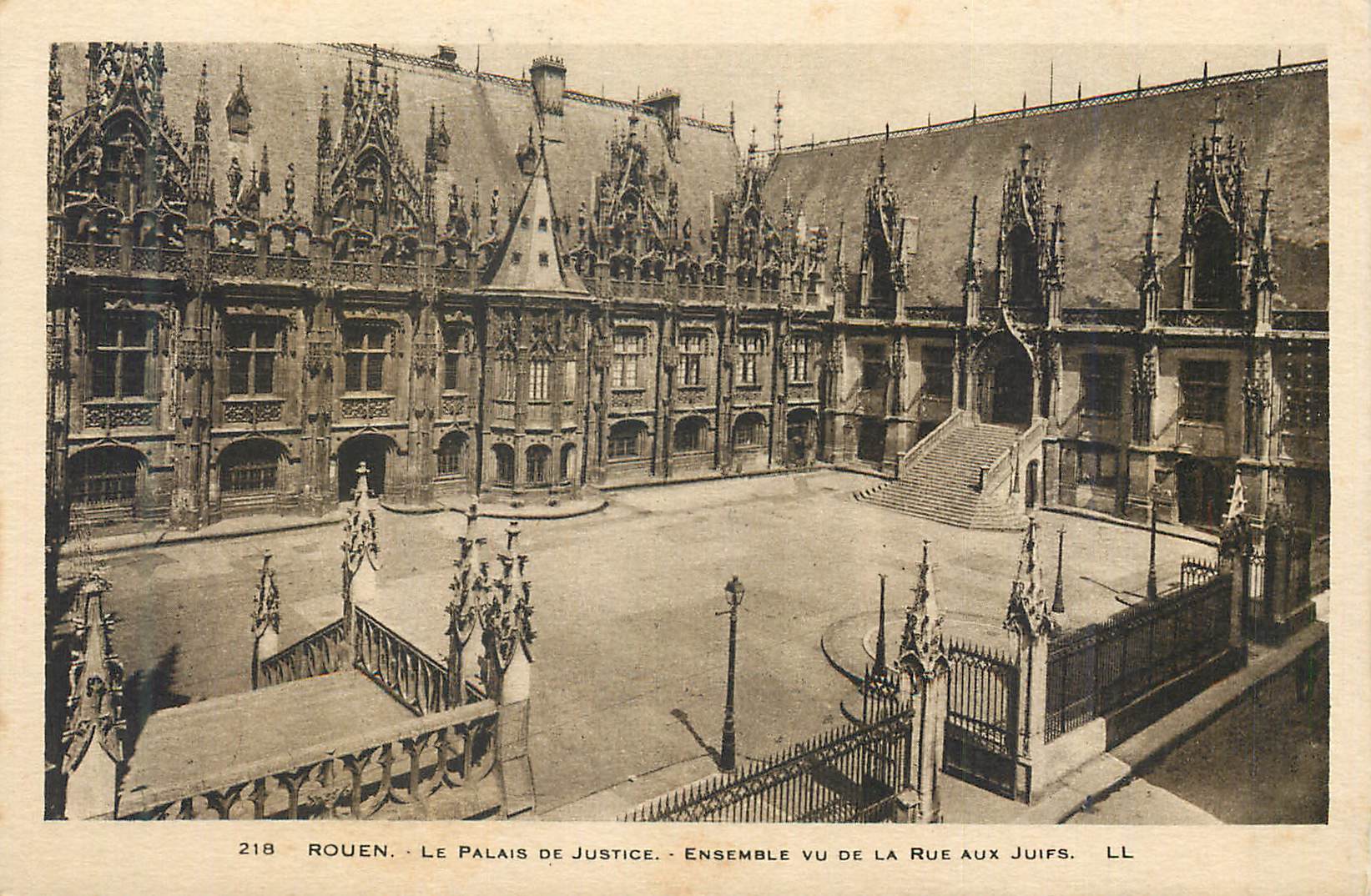 CPA Rouen Le Palais de Justice Ensemble vu de la Rue aux Juifs Judaica
