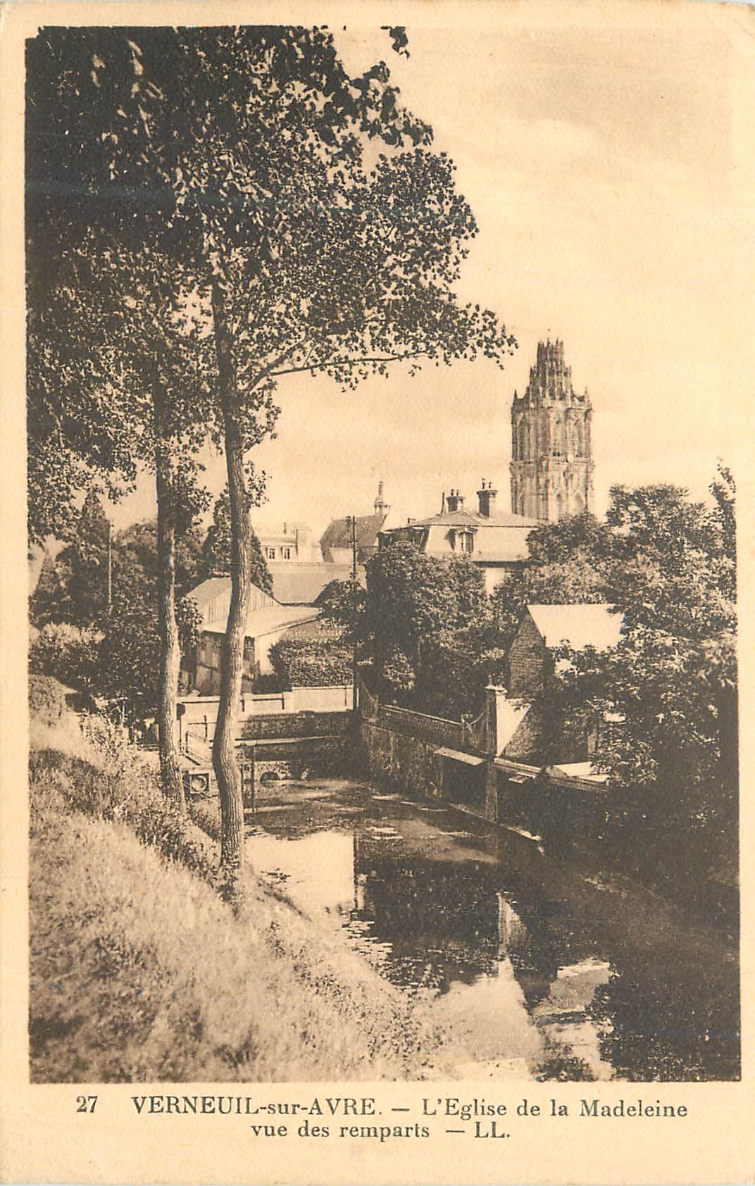 Verneuil-sur-Avre — L'Église de la Madeleine vue des remparts — LL.