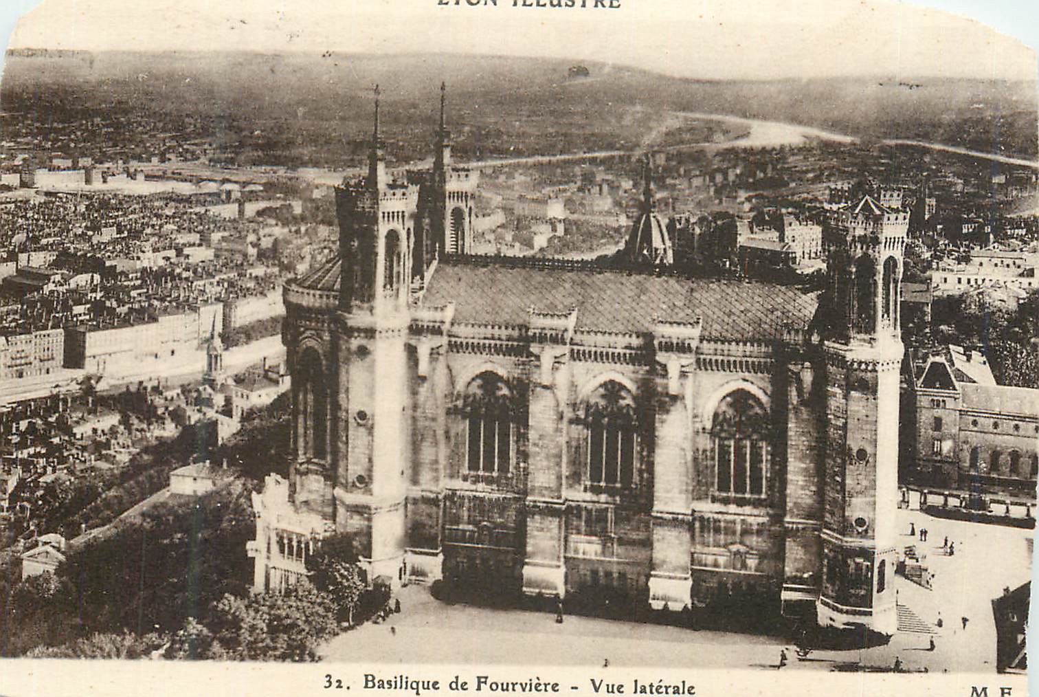 CPA Basilique du Fourviere Vue Laterale