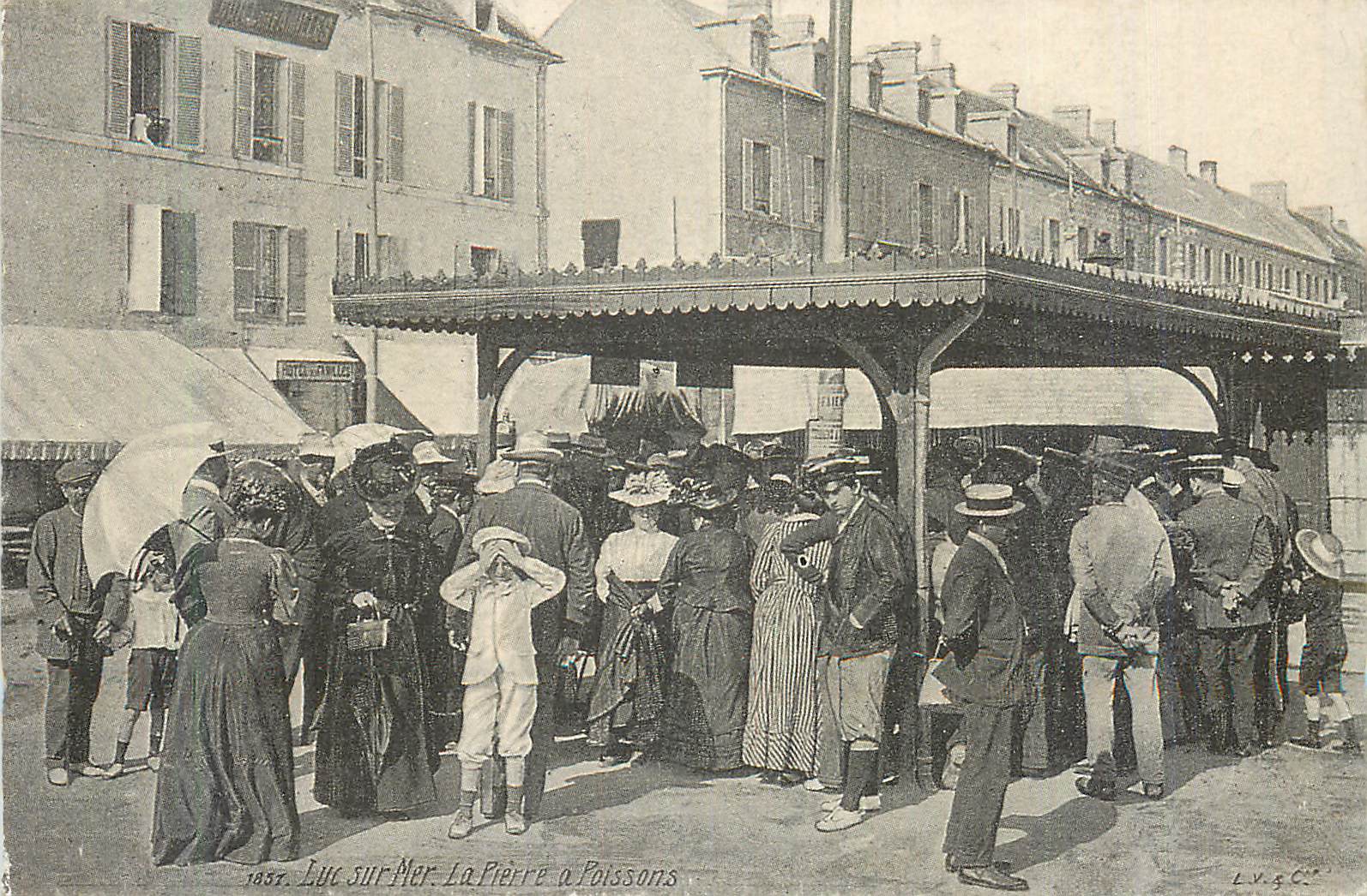 REPRO Luc sur Mer La Pierre a Poissons