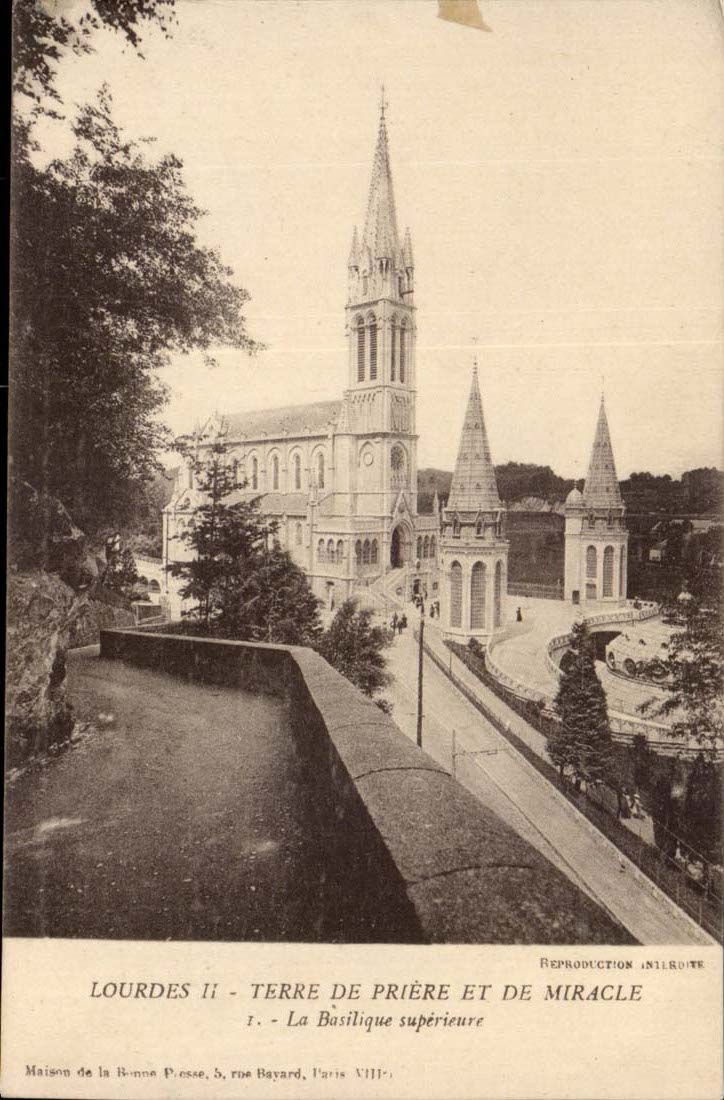 Lourdes CPA Terred e Priere et de miracle La basilique superieure