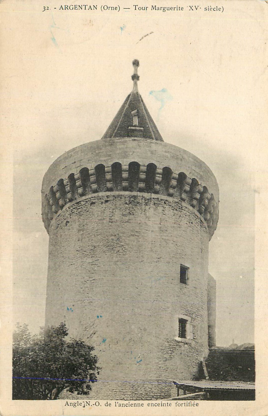CPA Argentan Orne Tour Margeurite Xv siecle Angle N O de l ancienne enceinte fortifiee