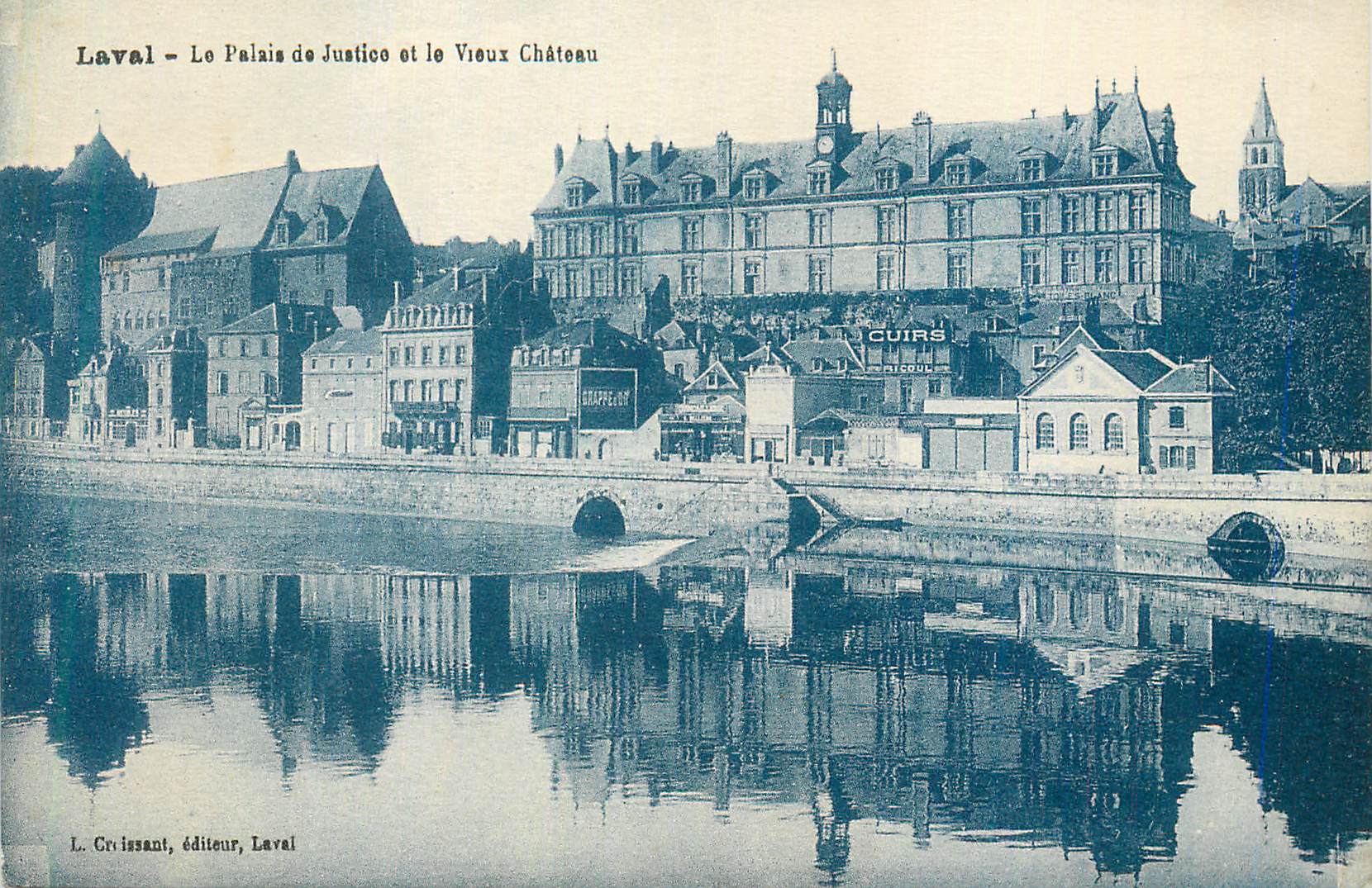 CPA Laval Le Palais de Justice et le Vieux Chateau