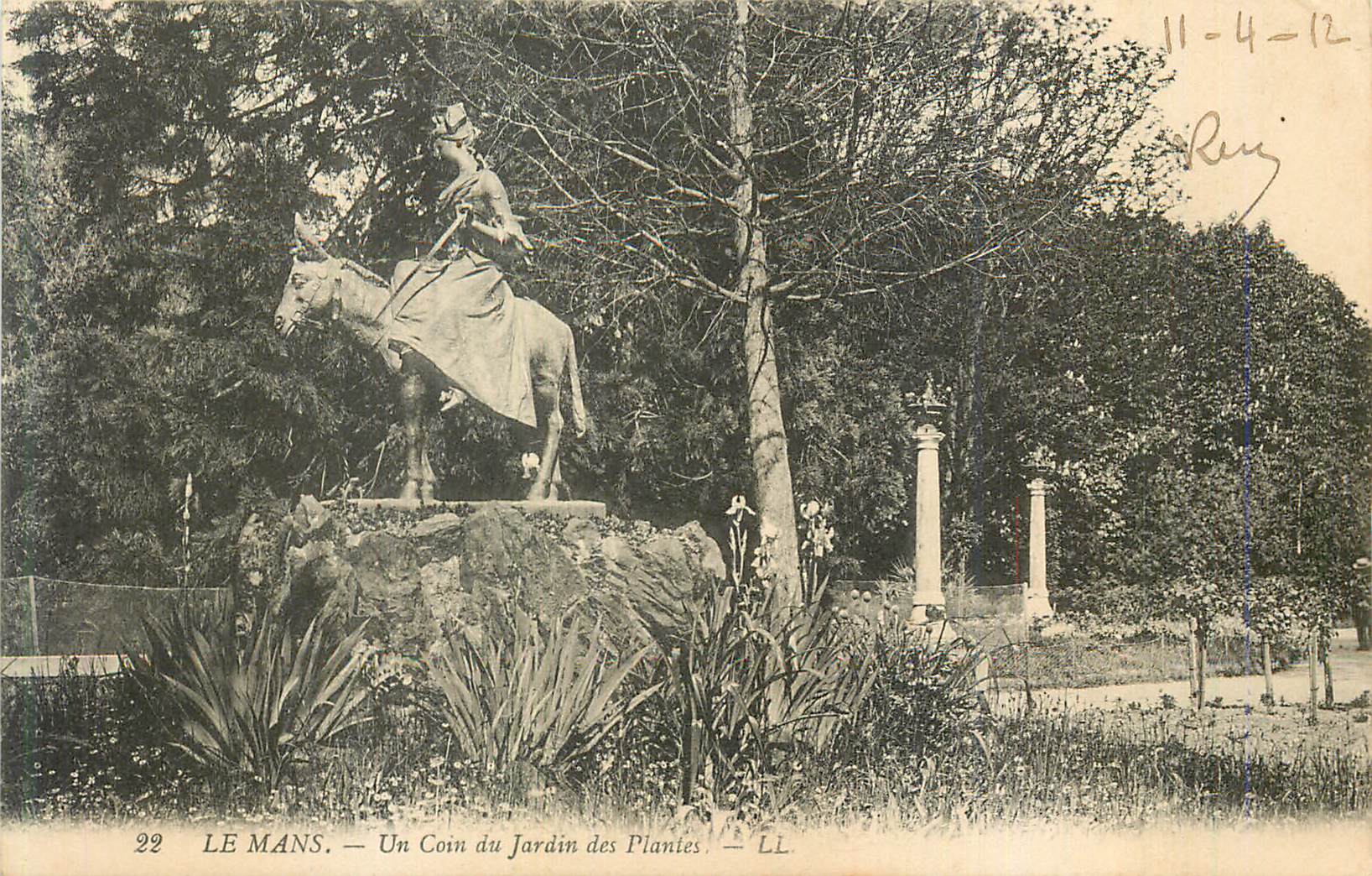 CPA Le Mans Un Coin du Jardin des Plantes