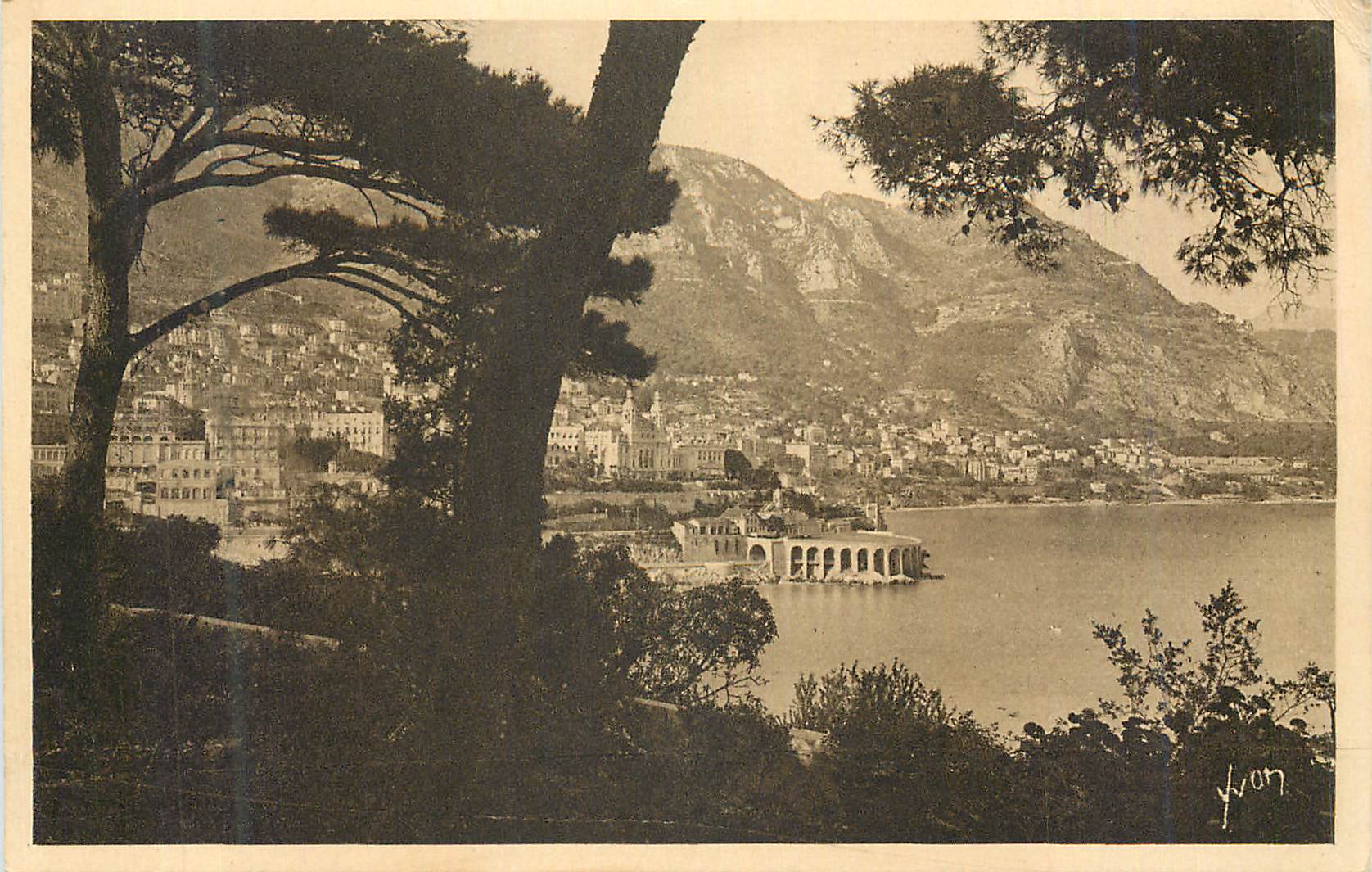 CPA Cote d Azur Monte Carlo Alpes Maritimes Vue generale prise de Monaco