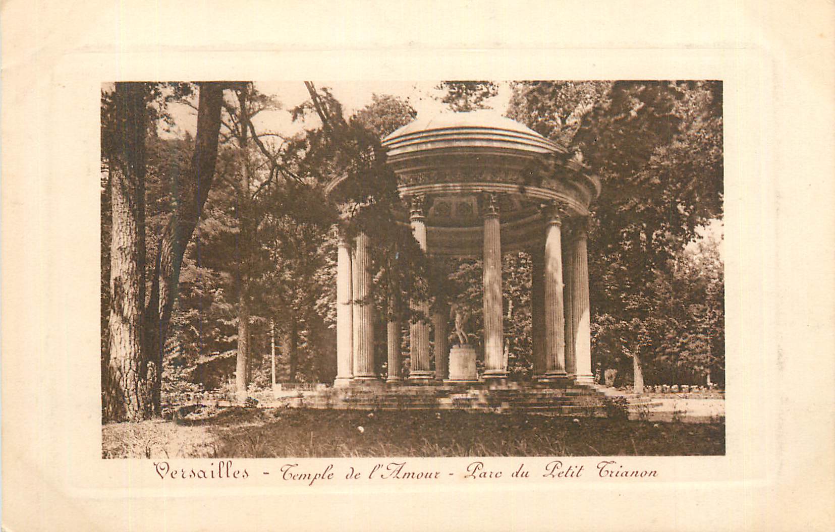 CPA Versailles Temple de l Amour Parc de Petit Trianon