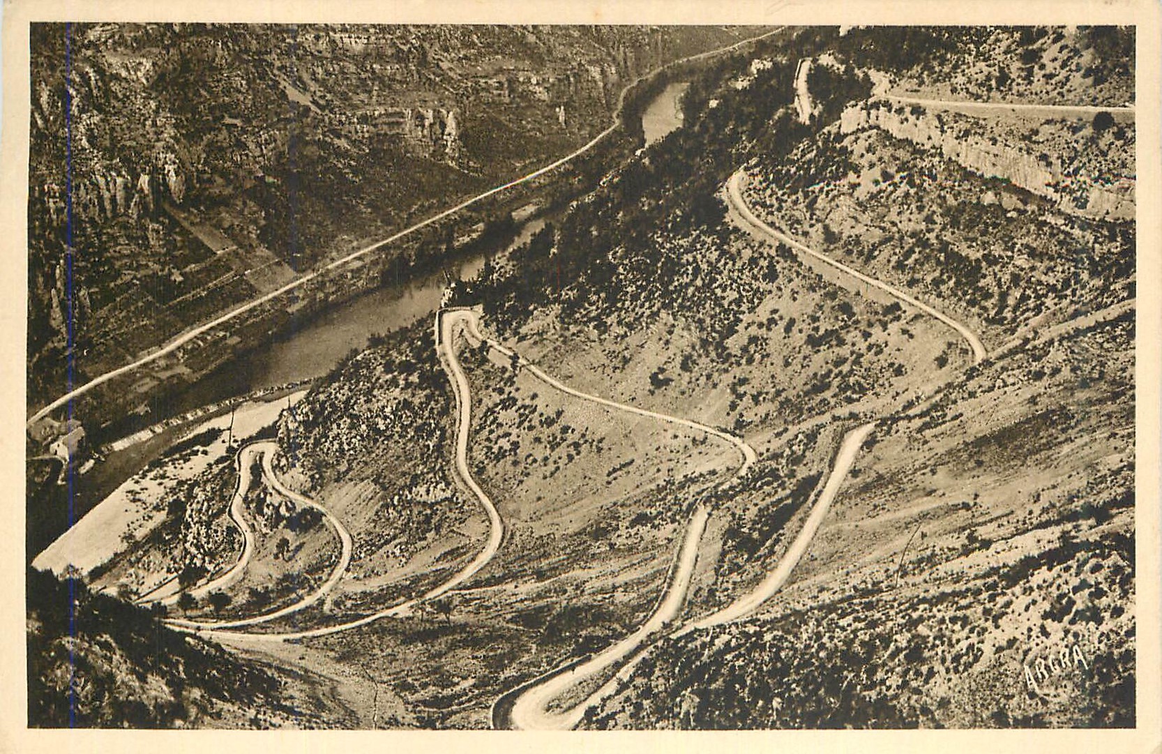 CPA Gorges du Tarn Les lacets de la Route dela Malene au Causse Mejean