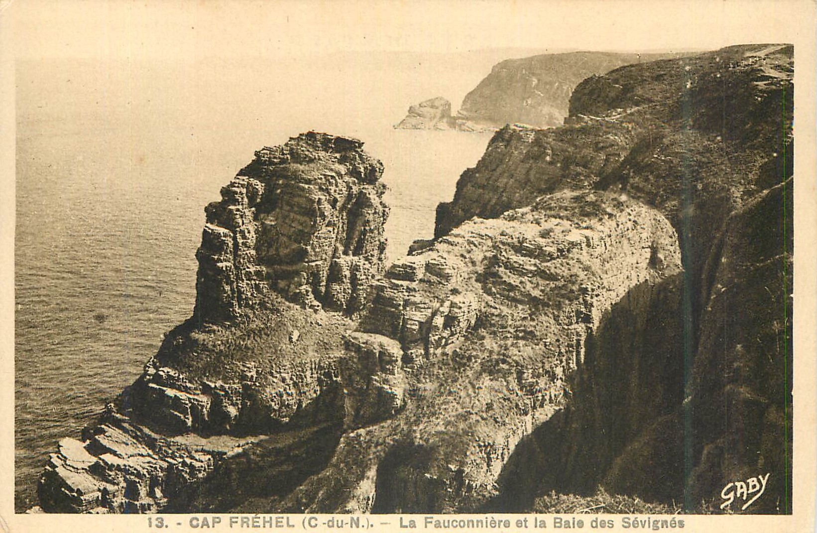 Cap Fréhel (C.-du-N.) — La Fauconnière et la Baie des Sévignés — Saby