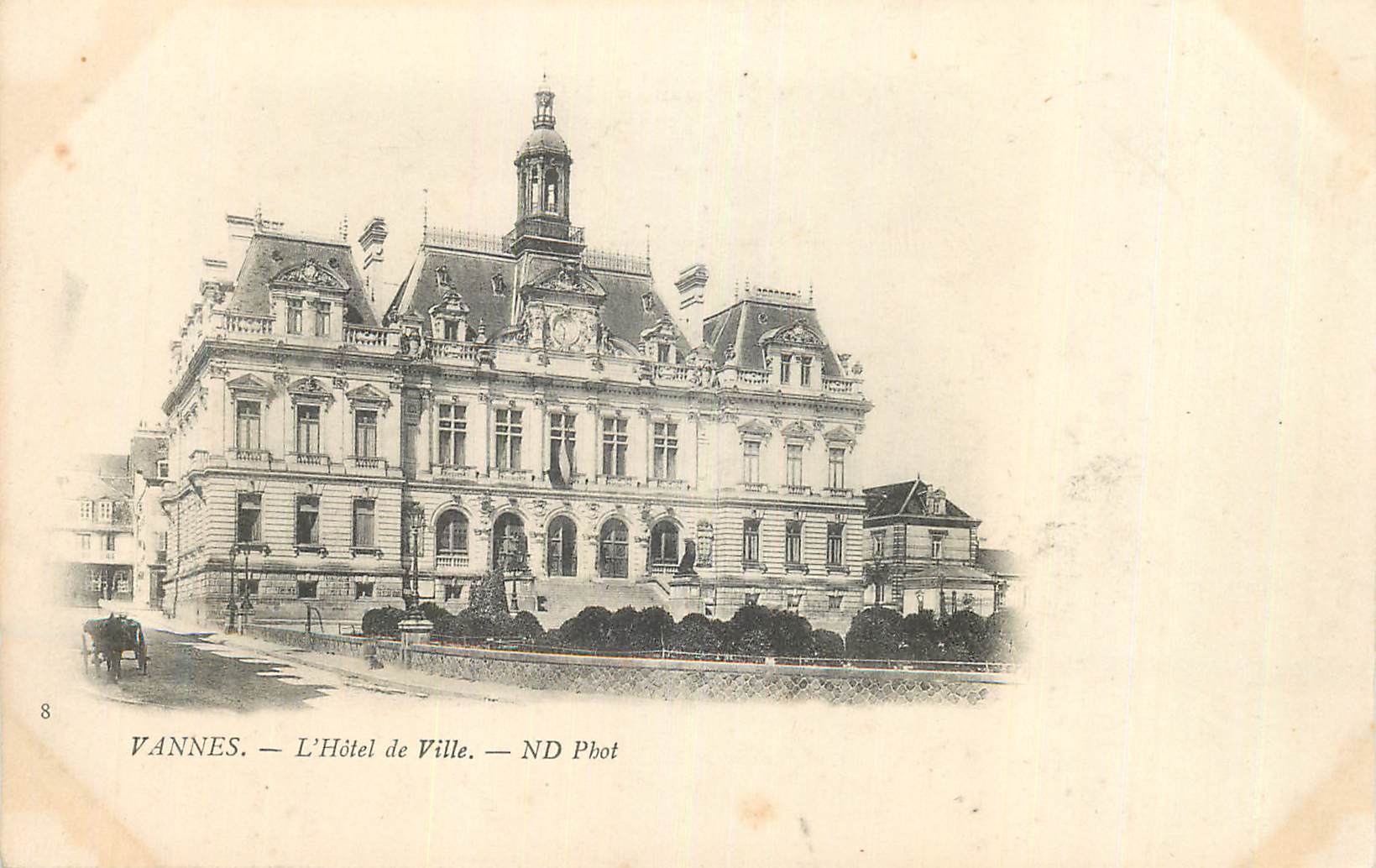 VANNES — L'Hôtel de Ville — ND Phot