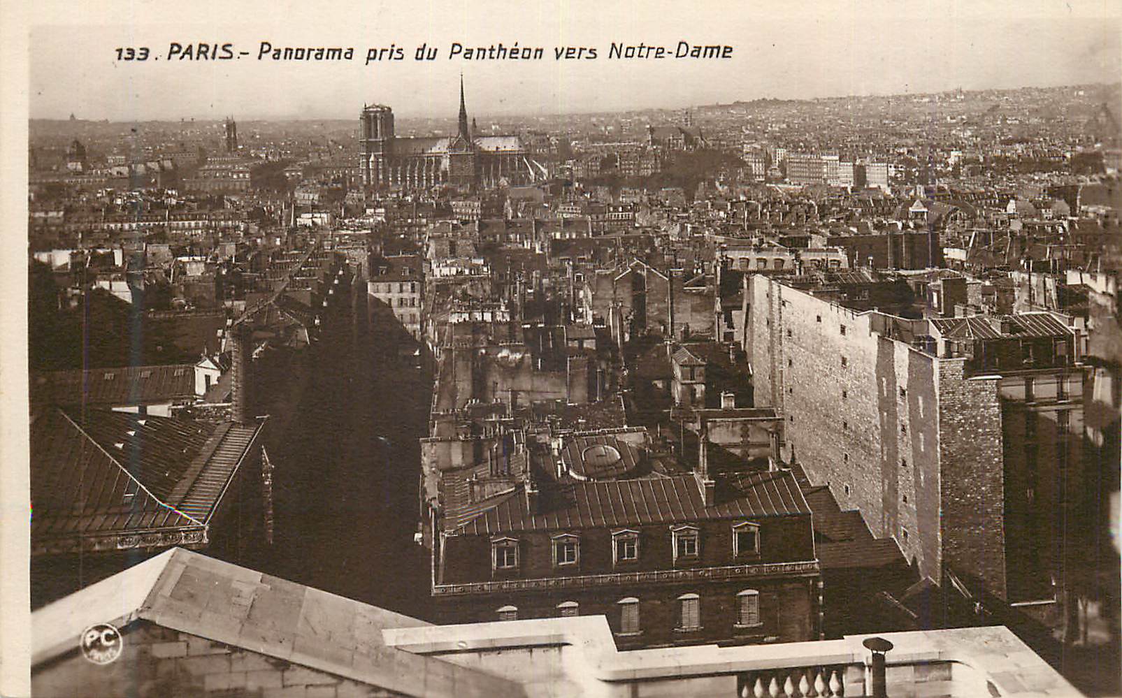 CPA Paris Panorama pris du Pantheon vers Notre Dame