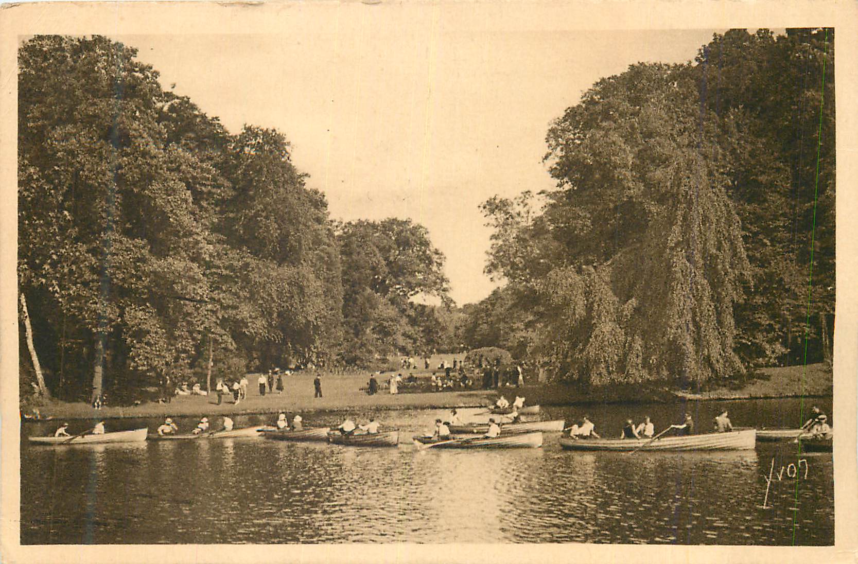 CPA Paris En Flanant Le Lac du Bois de Boulogne Bateaux Canoe