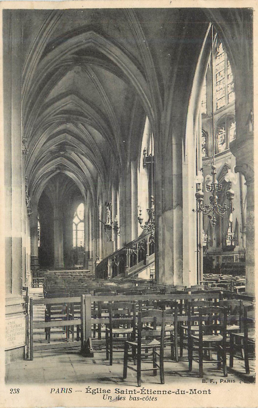 CPA Paris Eglise Saint Etienne du Mont Un des bas cotes