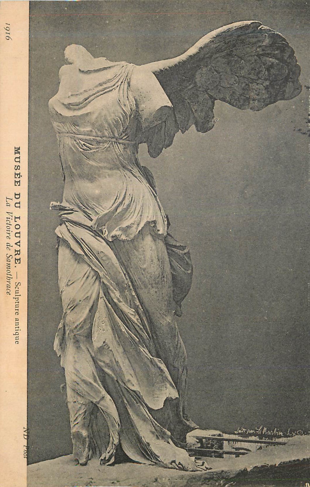 CPA Musee du Louvre Sculpture antique La Victoire de Samotbrace