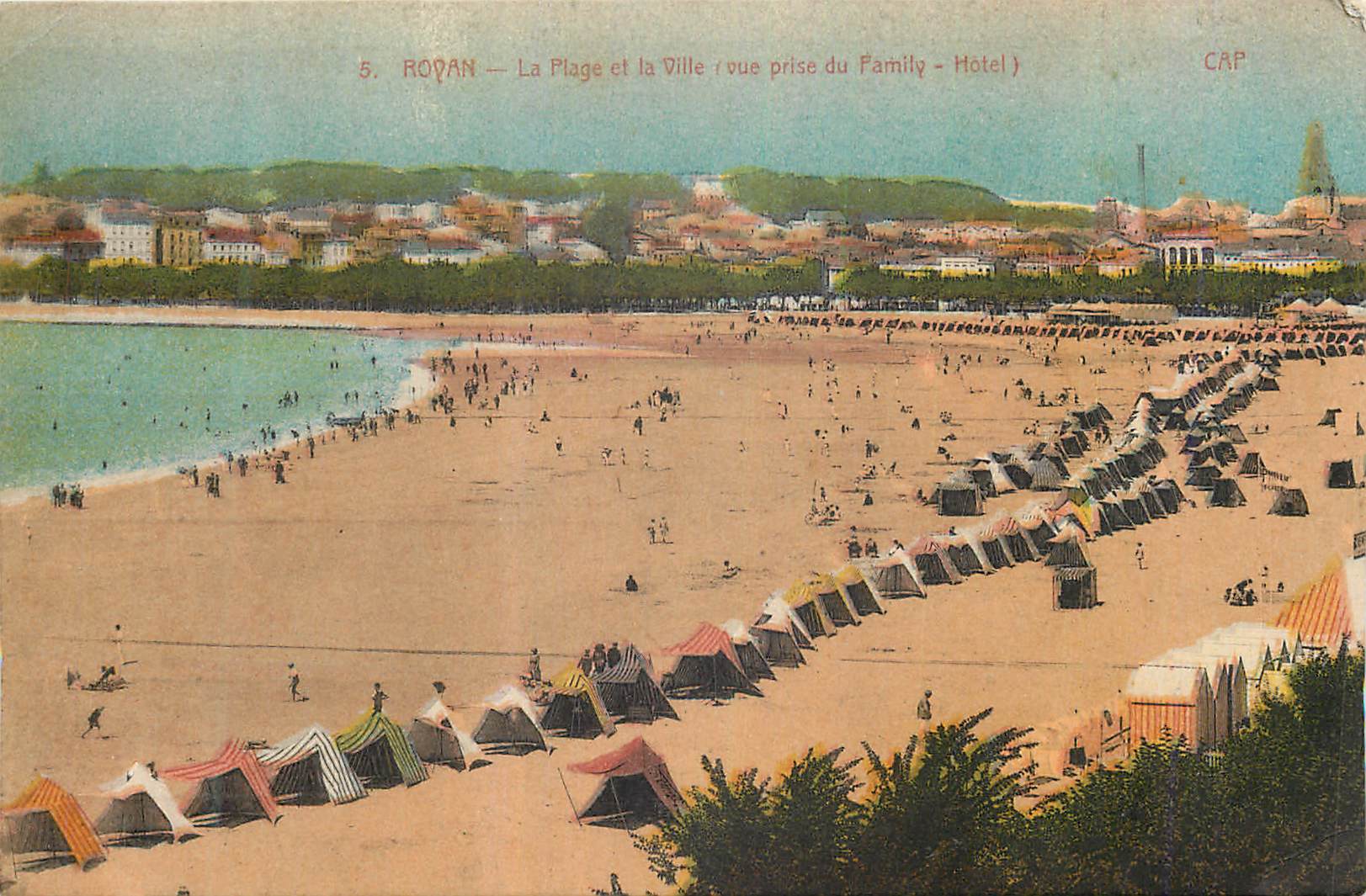 CPA Royan La Plage et la Ville vue prise du Family Hotel