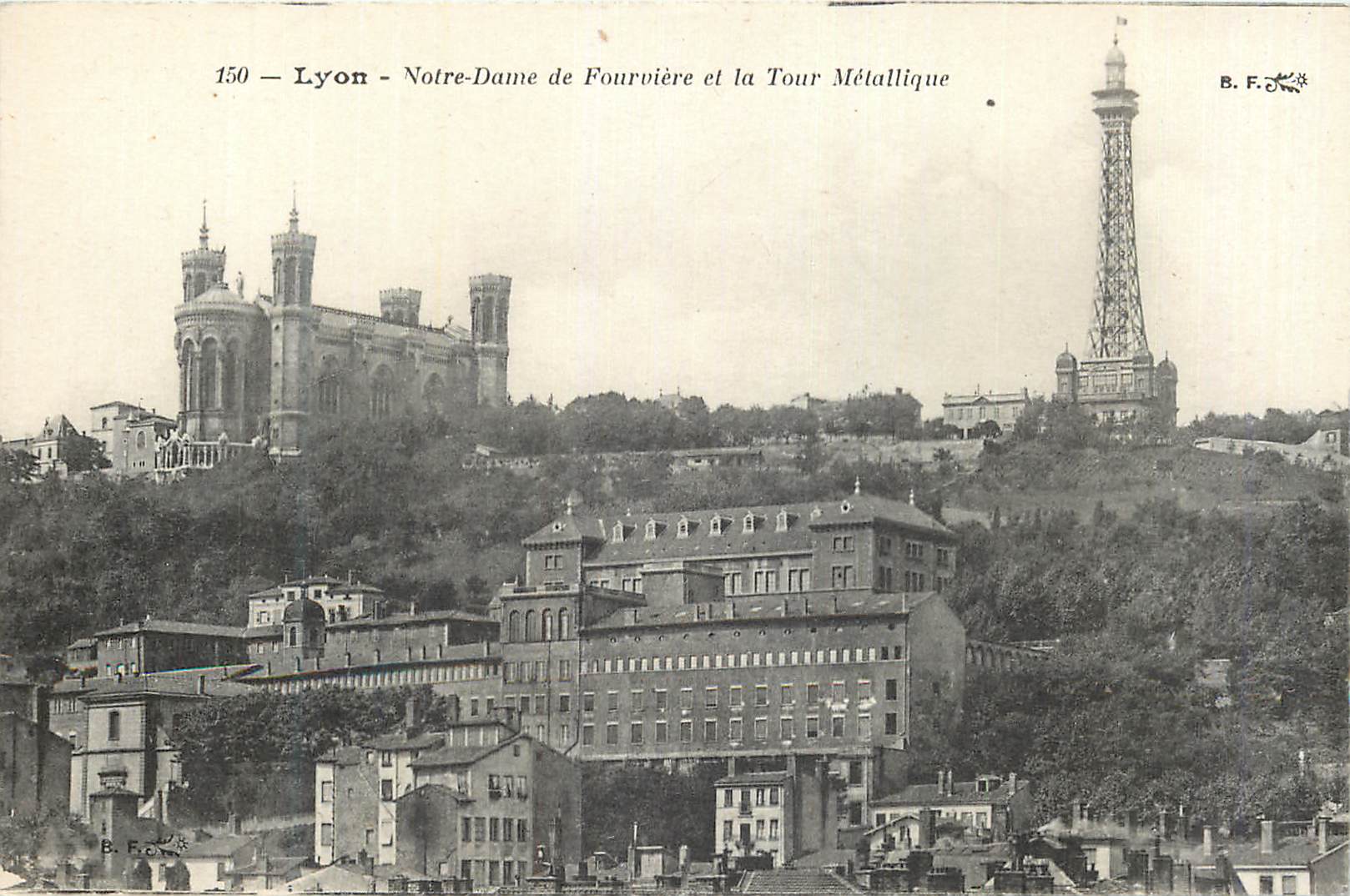 CPA Lyon Notre Dame de Fourviere et la Tour Metallique