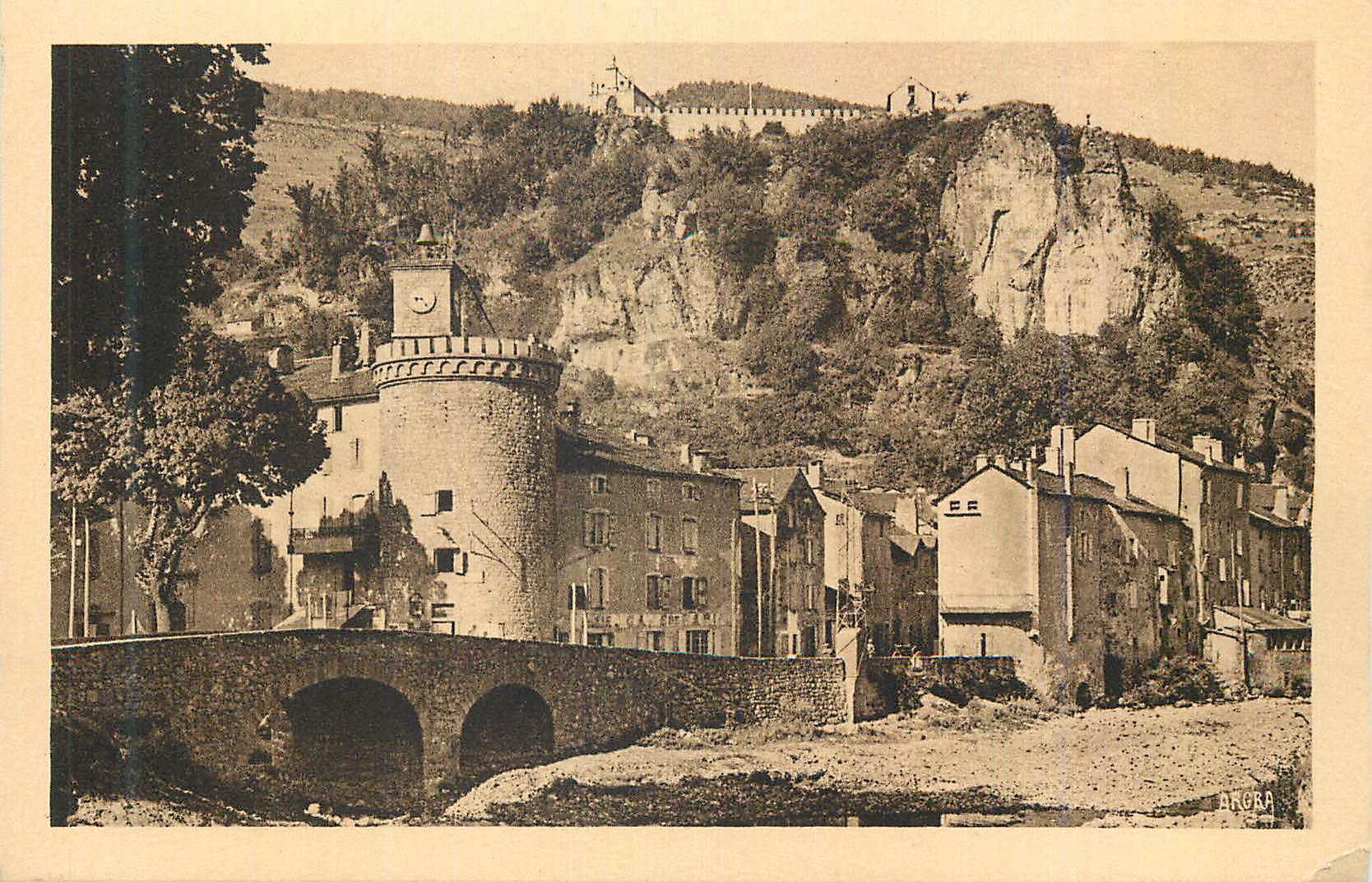 CPA Meyrueis La Tour de l Horloge et la Chapelle N D de Bonsecours