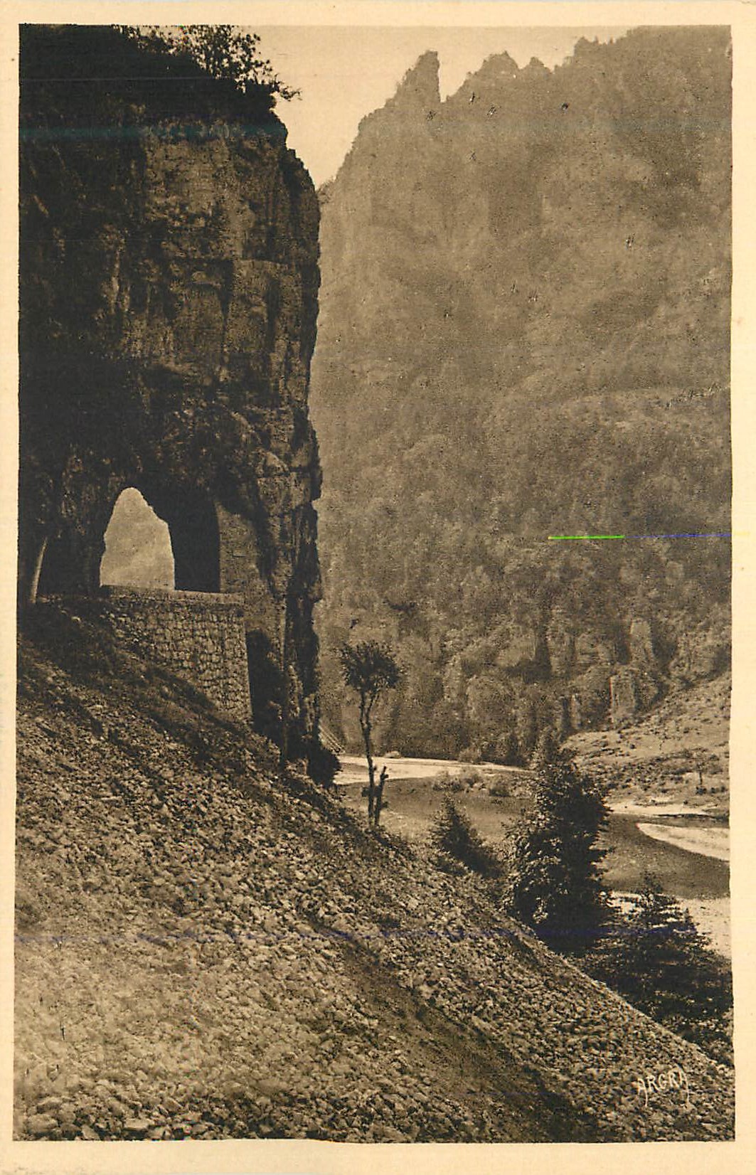 CPA Gorges du Tarn La Route a la Sortie des Detroits