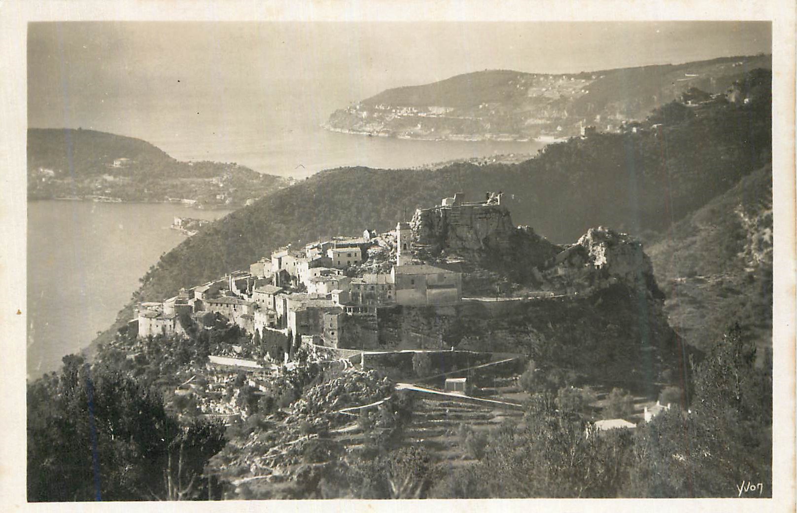 CPM La Douce France Cote d Azur Eze Vue generale du village