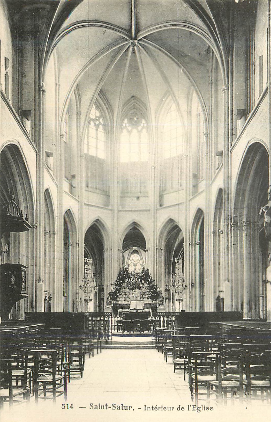 CPA Saint Satur Interiur de l Eglise