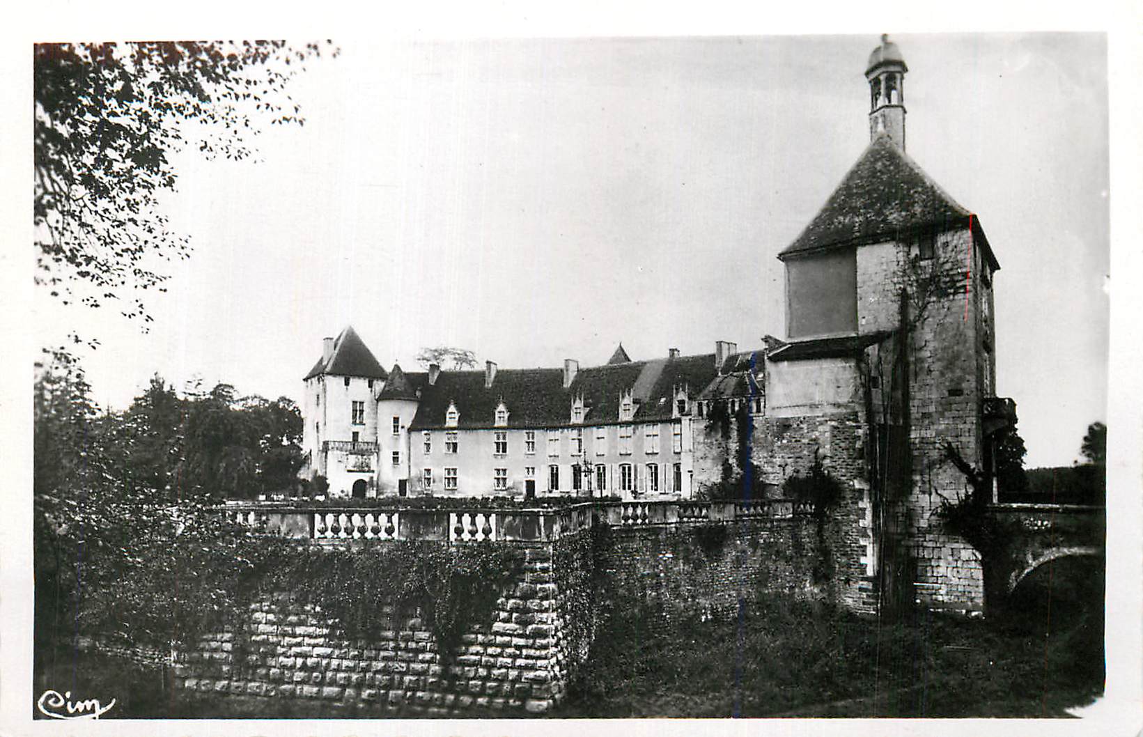CPM Chateau d Epoisses C d Or Cour d Honneur