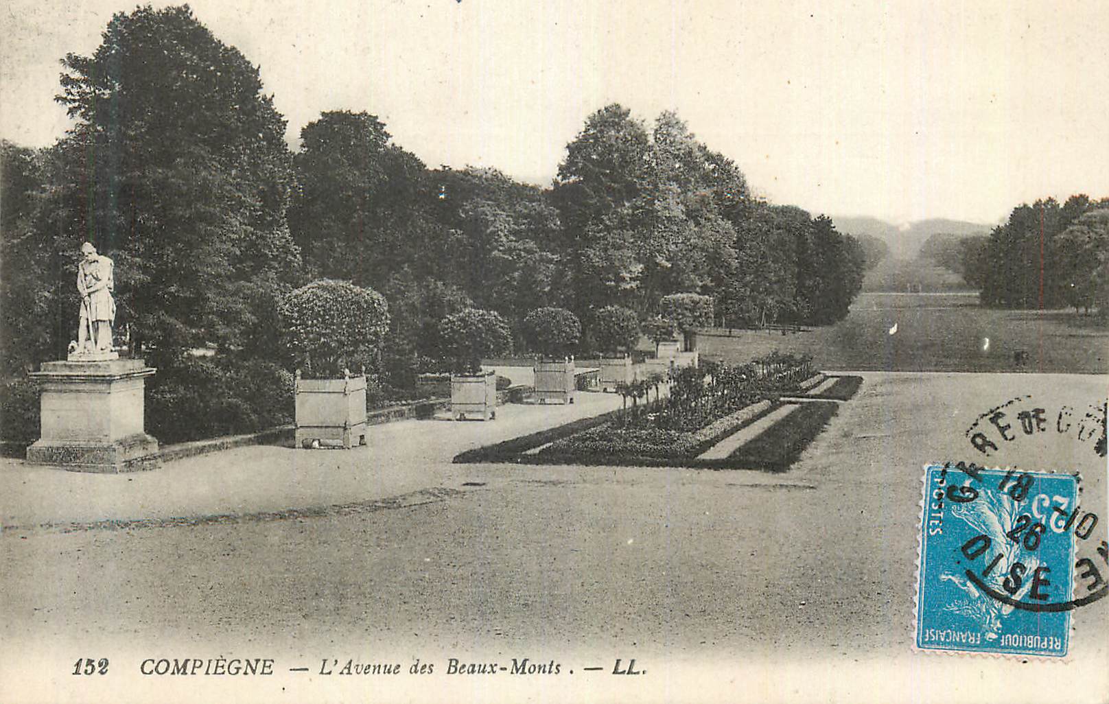 CPA Compiegne L Avenue des Beaux Monts