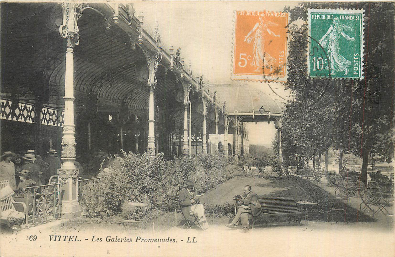 CPA Vittel Les Galeries Promenades