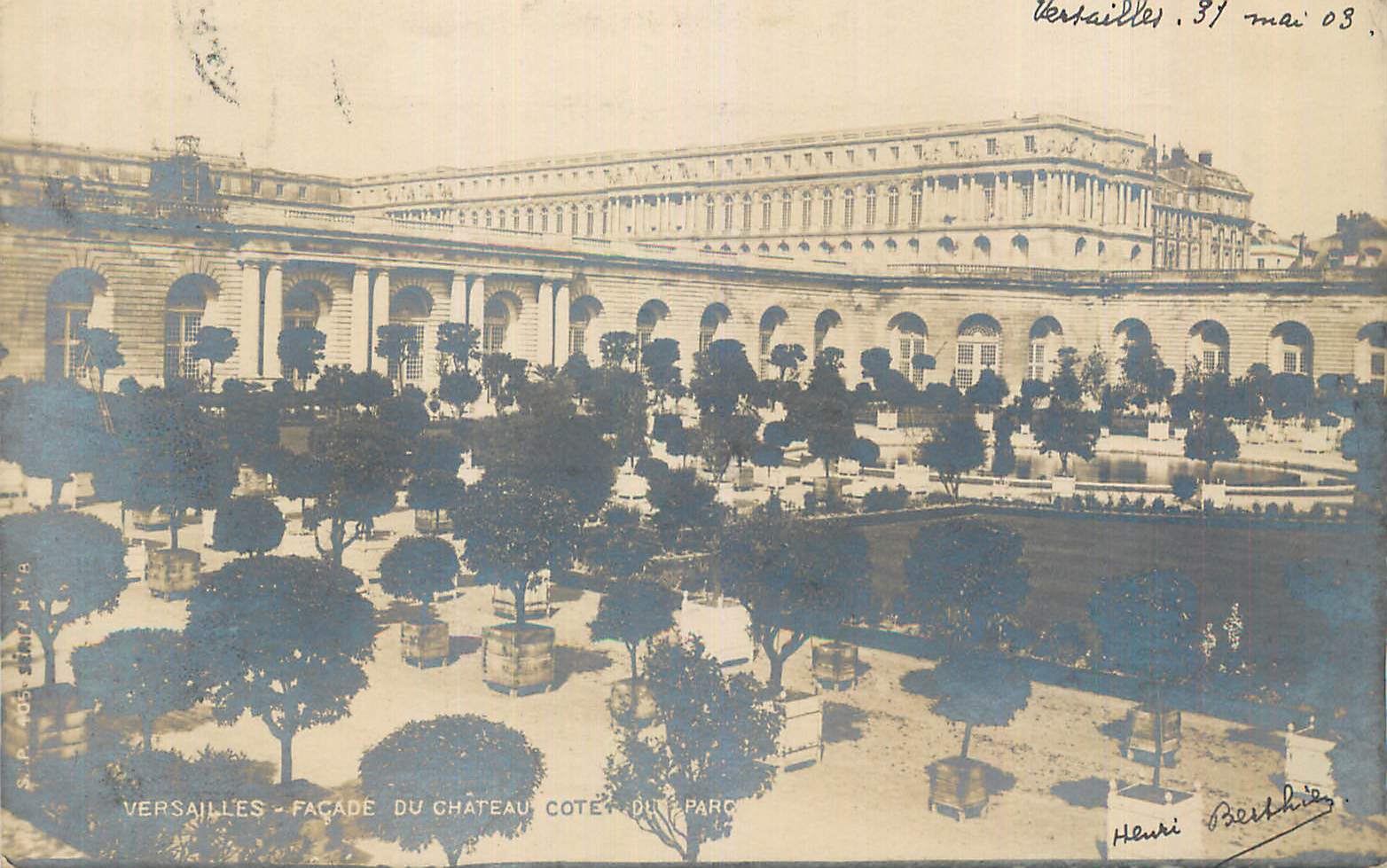 CPA Versailles Facade du Chateau Cote du Parc