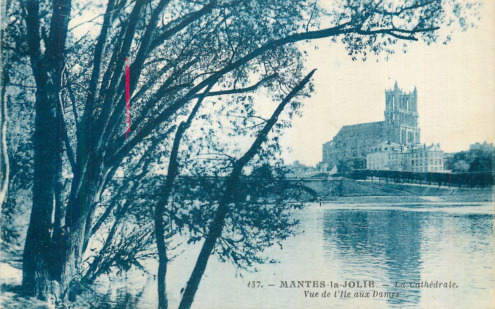 Mantes-la-Jolie — Vue de l'Île aux Dames — La Cathédrale