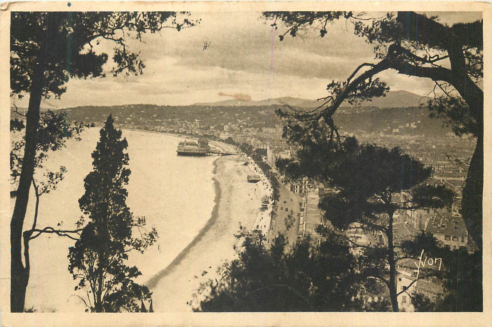 CPA La Douce France Cote d Azur Nice Alpes Maritimes Vue generale et Baie des Anges