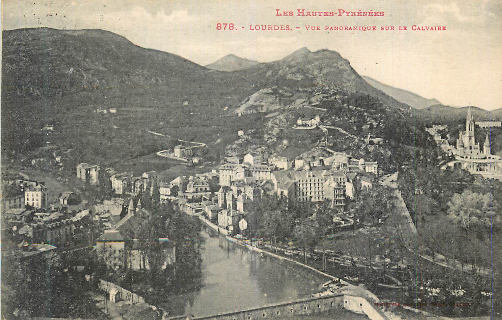 CPA Les Hautes Pyrenees Lourdes Vue panoramique sur le Calvaire