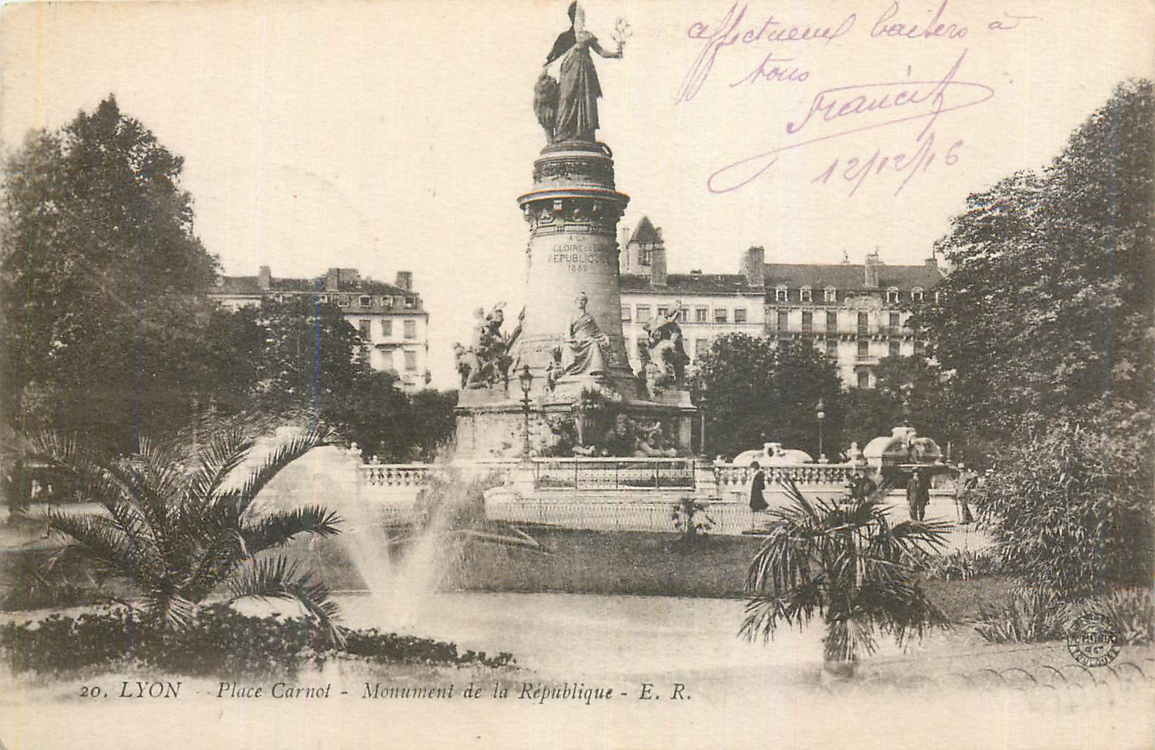 CPA Lyon Place Carnol Monument de la Republique