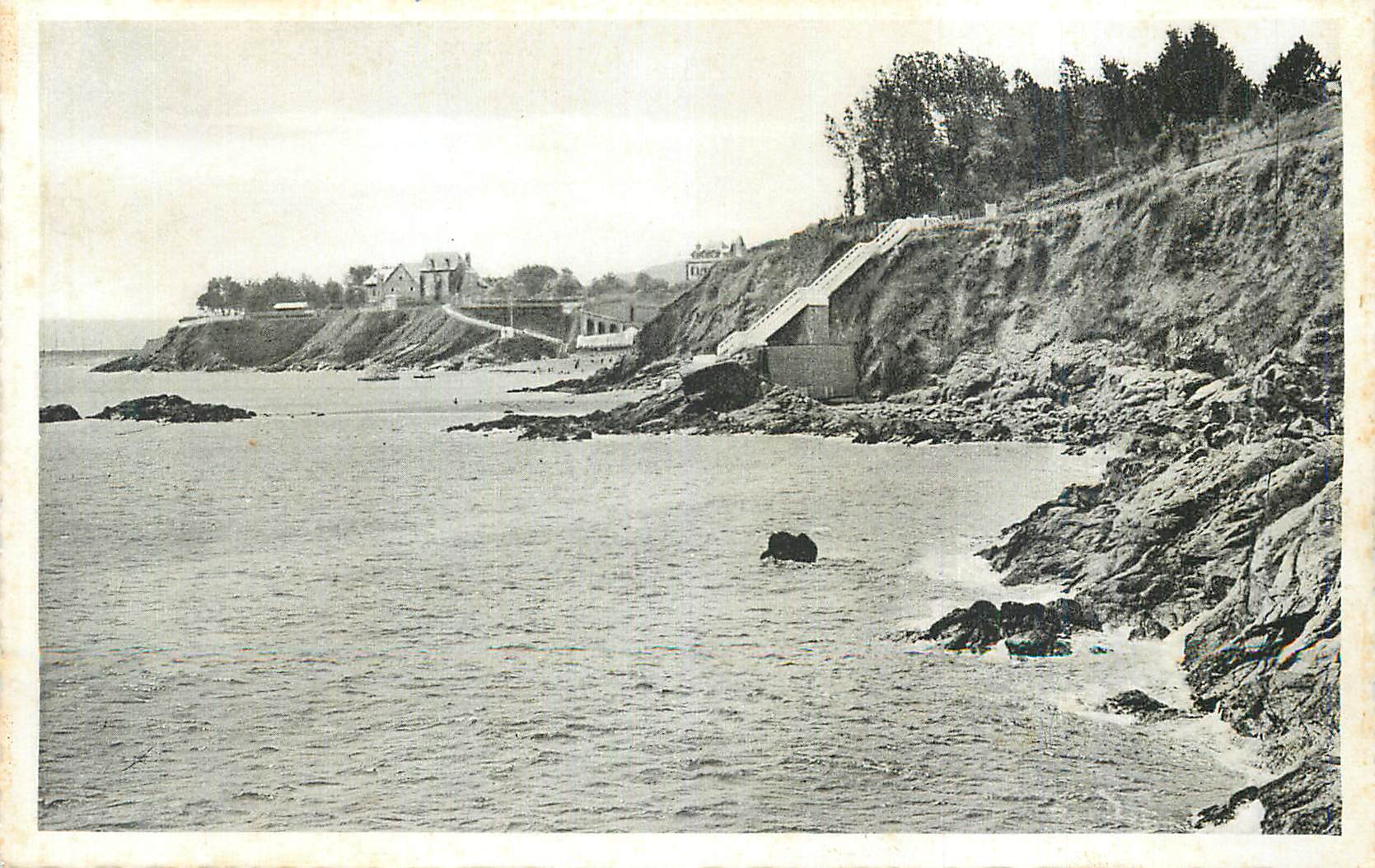 Plage de la Pointe de la Torche — vue côtière — éditeur non identifiable