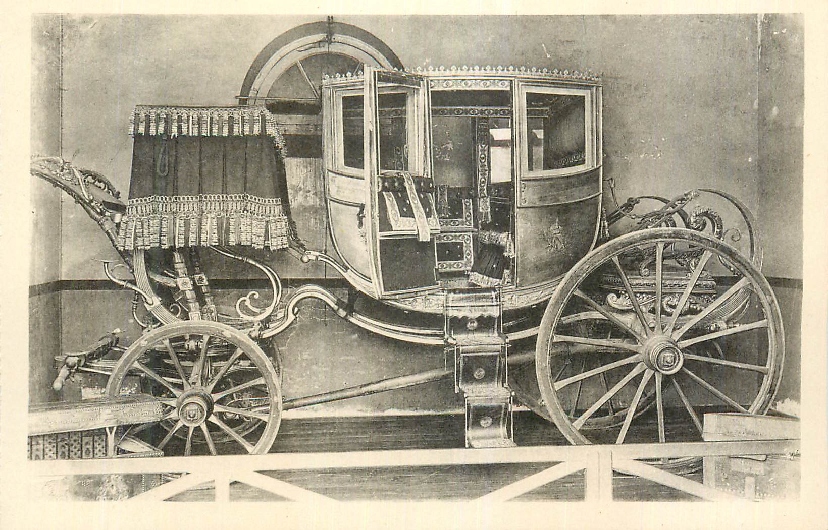 CPA Chateau de Malmaison L Opale Voiture Qui Ramens Josephine A Malmaison Apres Son Divorce