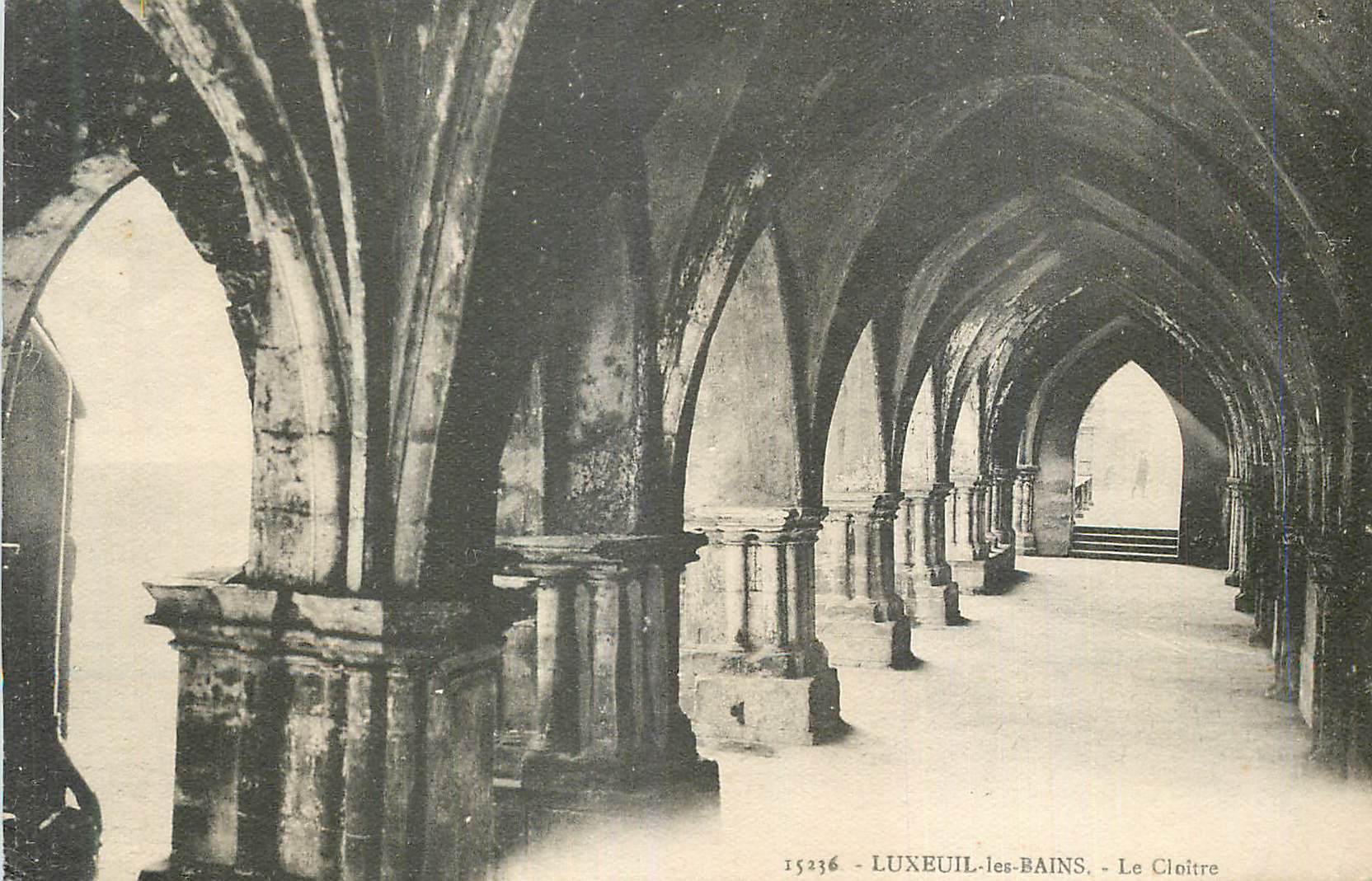 CPA Luxeuil les Bains Le Cloitre