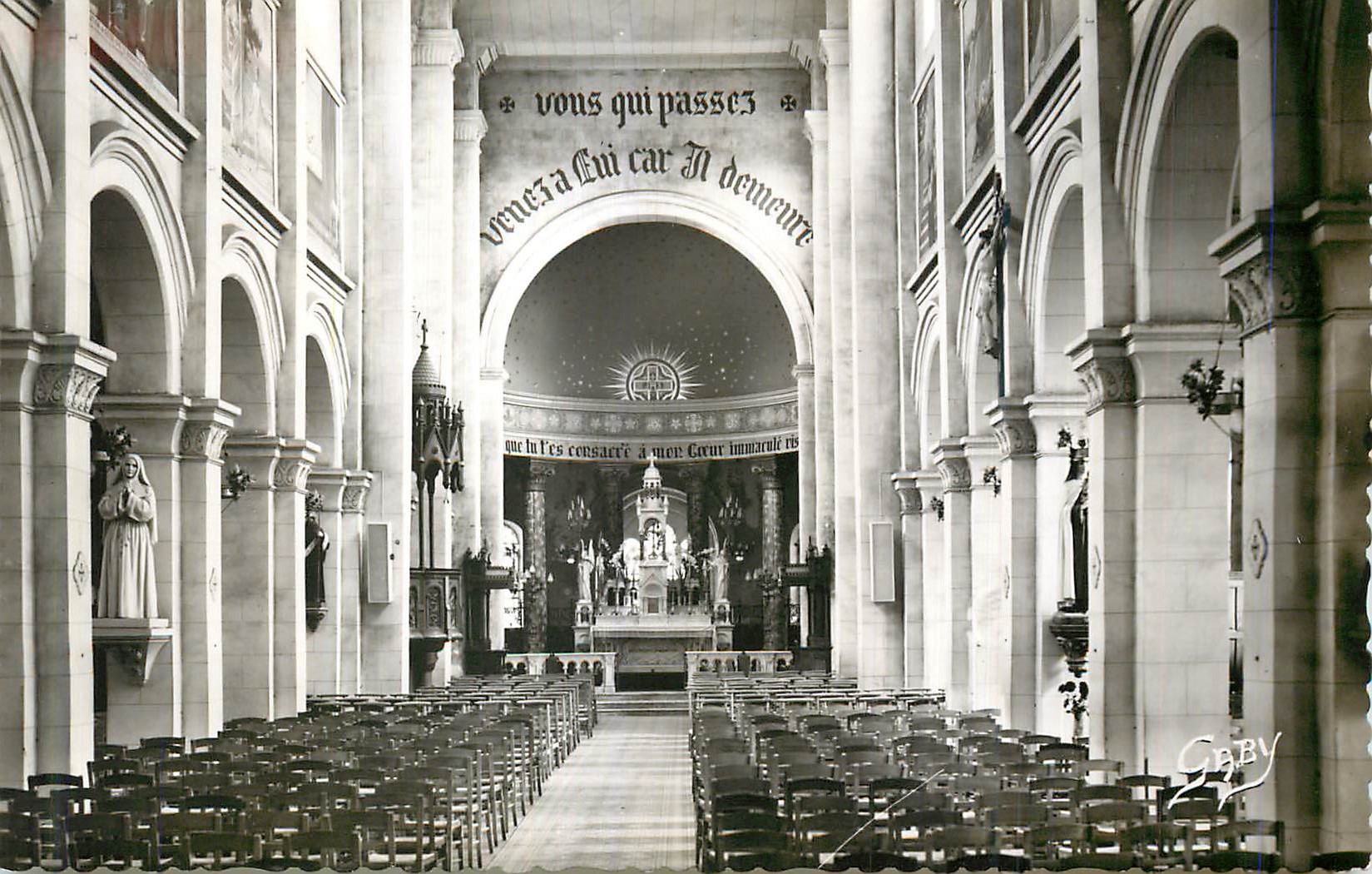 Intérieur de la cathédrale — inscription murale — éditeur Gaby